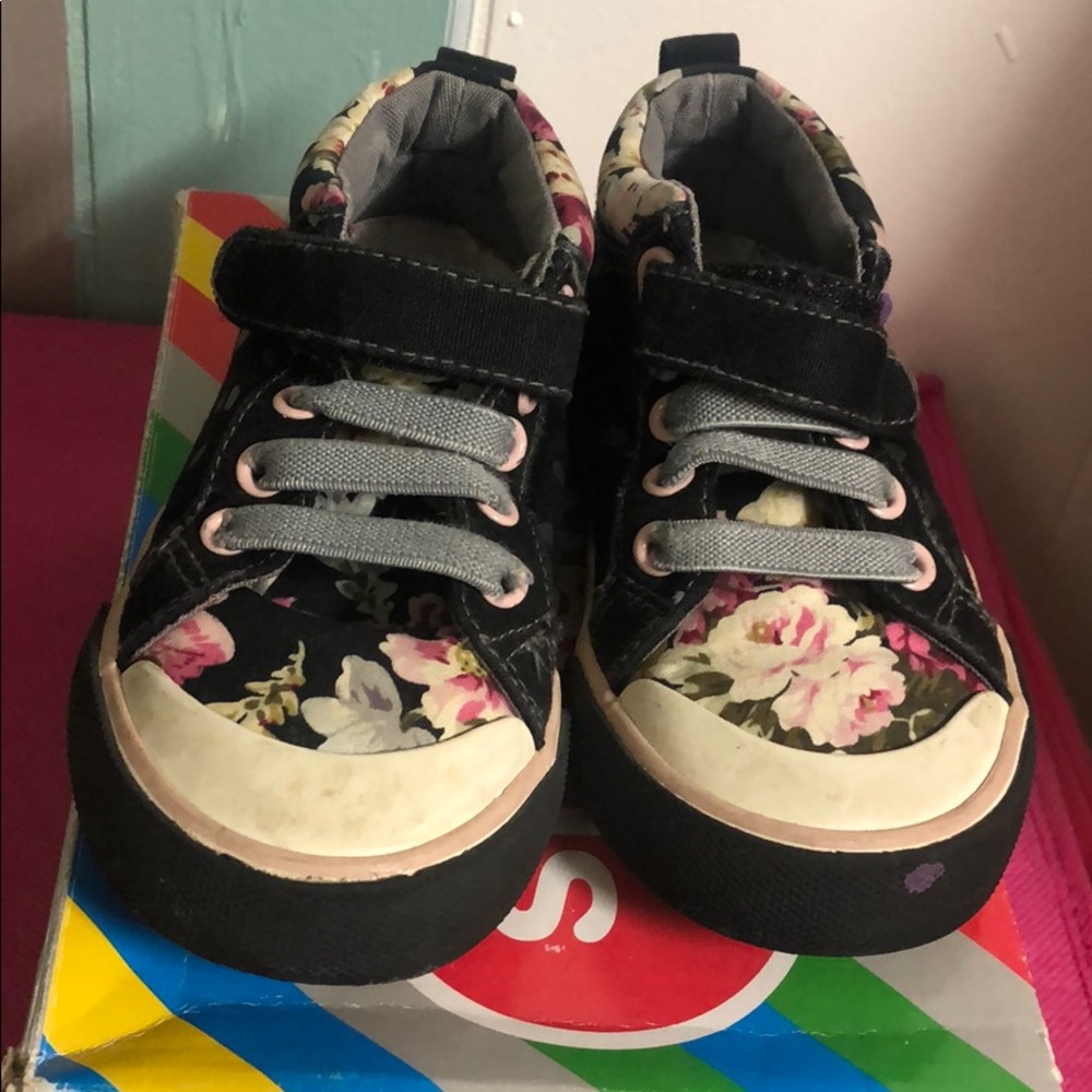 Black printed sneakers